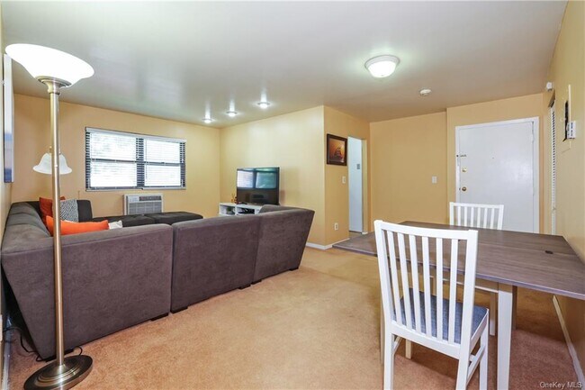 Building Photo - 51 Fieldstone Dr