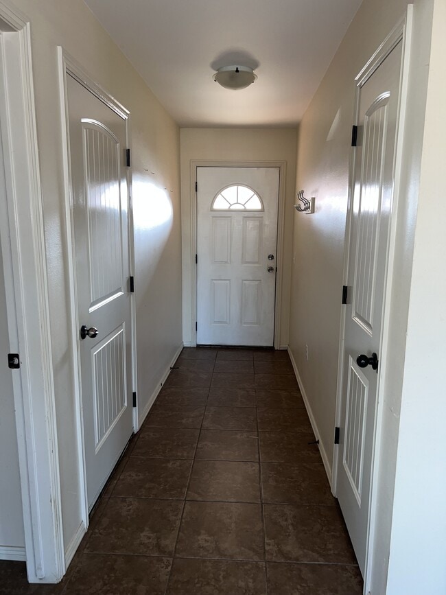 Building Photo - 2308 Devin Ln