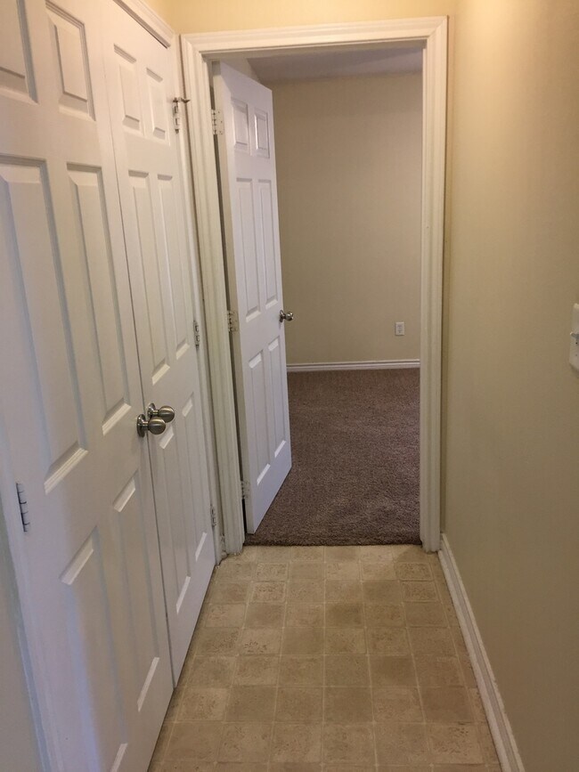 Foto del edificio - College Station. - 3 bedroom/3 bath Duplex, fenced in back yard, ready for an August 2026 move in.