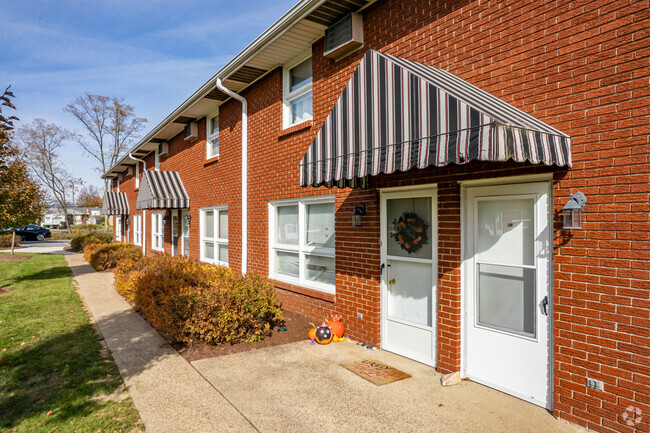 Building Photo - Stone Villa Court