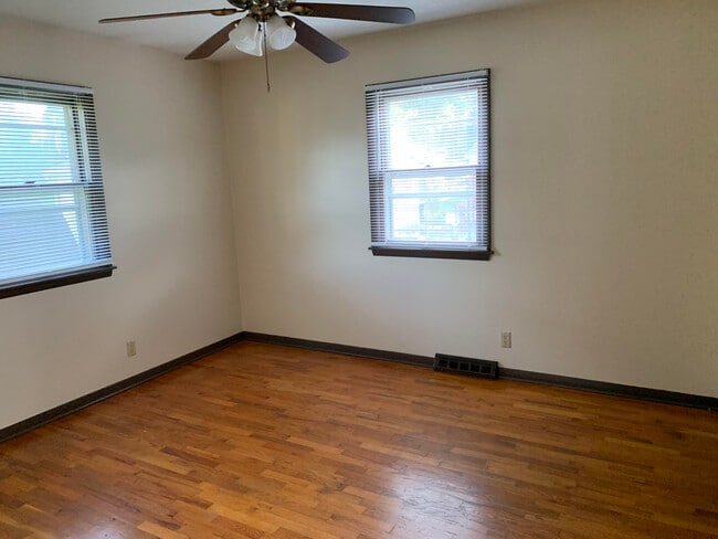 Building Photo - 3025 Elaine Dr NW