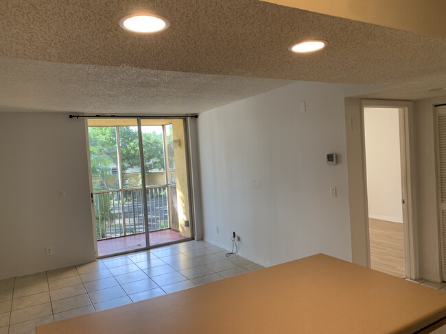 Foto del edificio - 3985 W McNab Rd