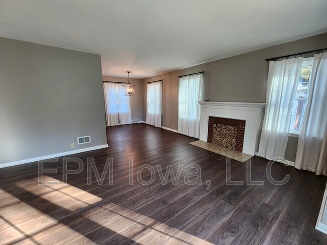 Building Photo - 137 Pauline Pl