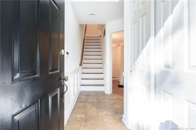 Building Photo - 4 Pine Brook Ln