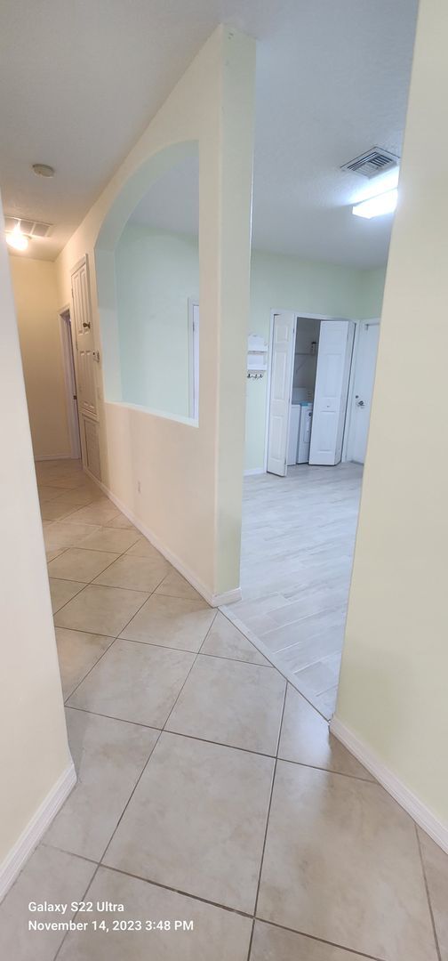 Building Photo - Beautiful 4 Bedroom, 2 Bathroom single-fam...
