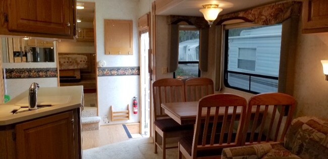 Building Photo - 1200 Glory Way Blvd