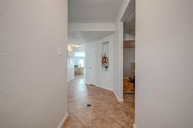 Building Photo - 7802 Royal Cliff Ct