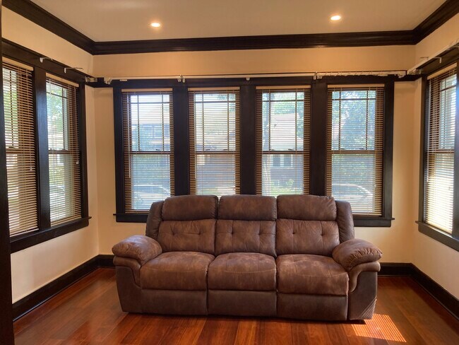 Foto del edificio - 4830 N Tripp Ave