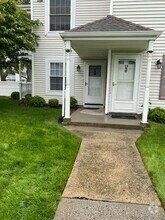 Building Photo - 49 Fairway Dr