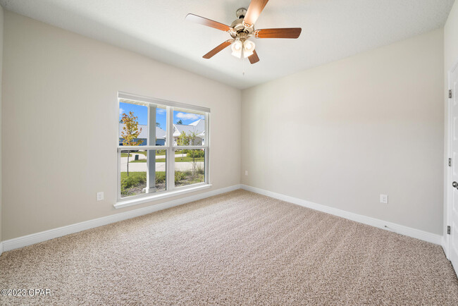 Building Photo - 553 Cove Villa St