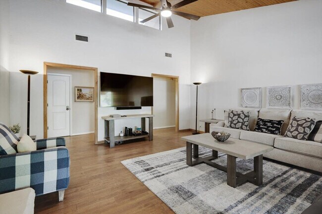 Foto del edificio - 568 Sellmeyer Ln