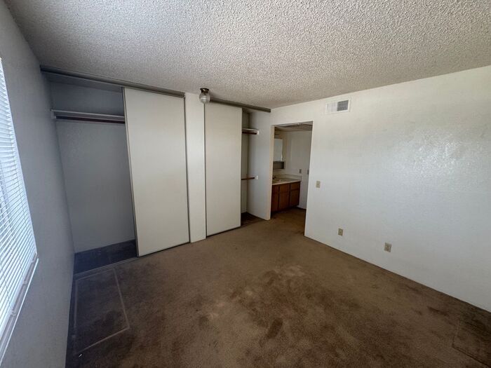 Primary Photo - 1 Bedroom Central location with AC!!