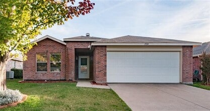 Building Photo - 2324 Maple Dr