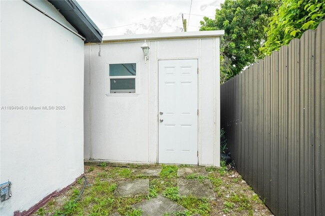 Foto del edificio - 840 NW 170th Terrace