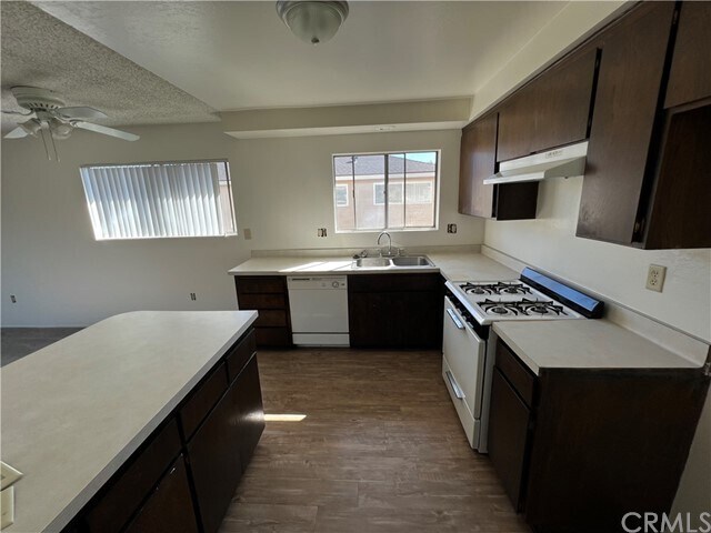 Foto del edificio - 410 W Stevens Ave
