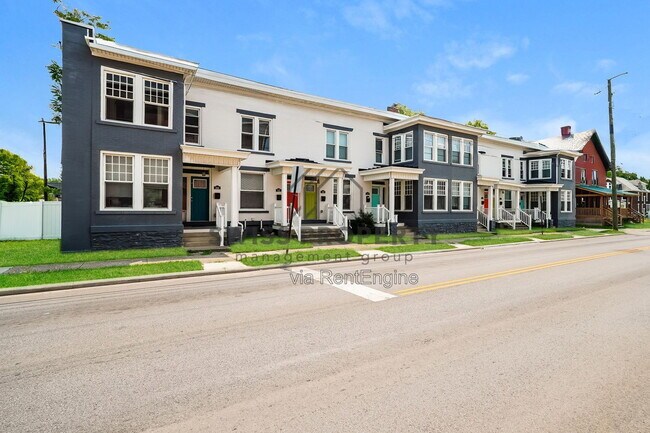 Foto del edificio - 338 Taylor Ave