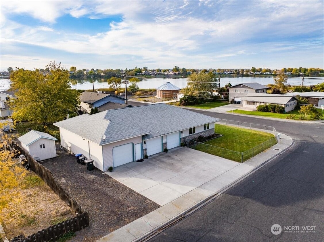 303 W Nelson Rd, Moses Lake, WA 98837 House Rental in Moses Lake, WA