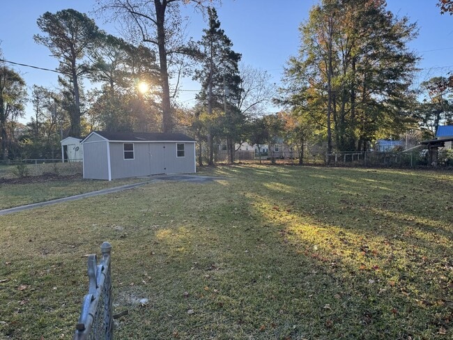 Building Photo - 117 Kenneth Blvd