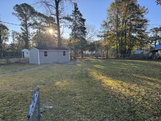 Foto del edificio - 117 Kenneth Blvd