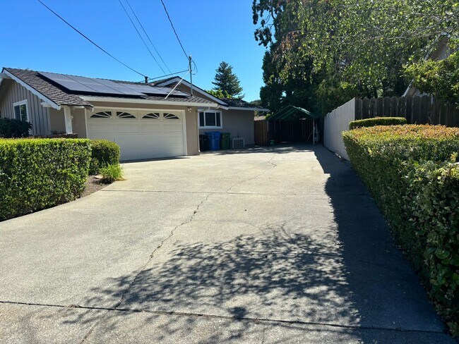 Building Photo - Gorgeous 4 bed/3 bath home in Walnut Creek
