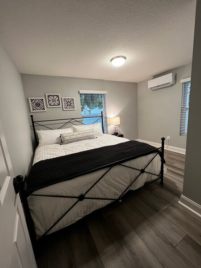 Building Photo - 205 W Emily St