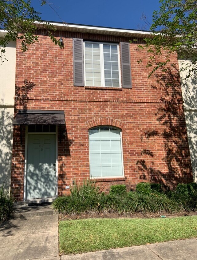 Foto principal - 4000 Lake Beau Pre Blvd