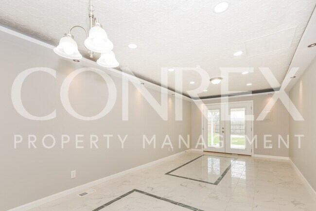 Building Photo - Beautiful Updated 3 Bedroom