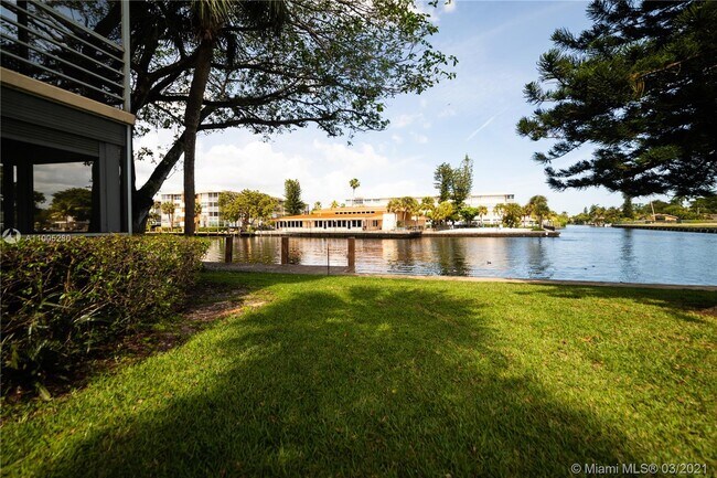 Building Photo - 2741  Taft Street 109 Hollywood Fl 33020