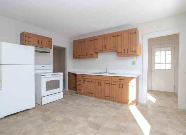 Kitchen - 32 Parker St