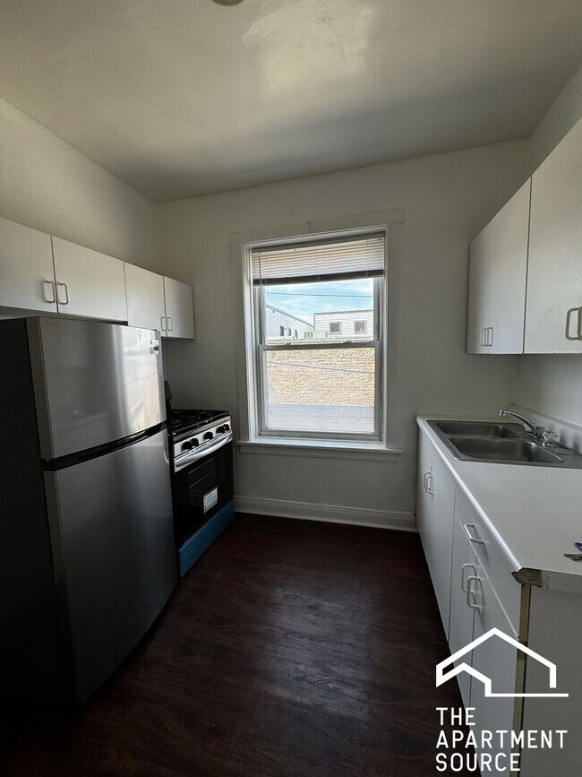 Foto del edificio - 4404 N Winchester Ave