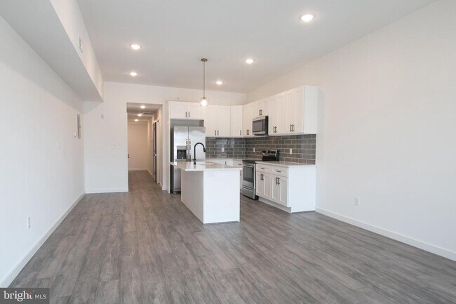 Building Photo - 39 Farson St