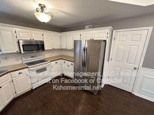 Foto del edificio - 625 NW Rosaceae Dr