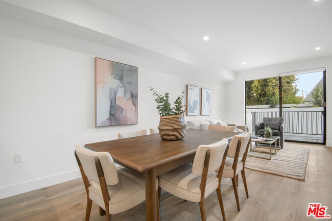 Foto del edificio - 8326 Blackburn Ave