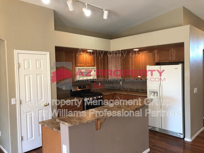 Foto del edificio - 15025 W Desert Hills Dr