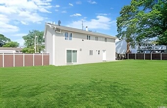 Building Photo - 1707 Manatuck Blvd