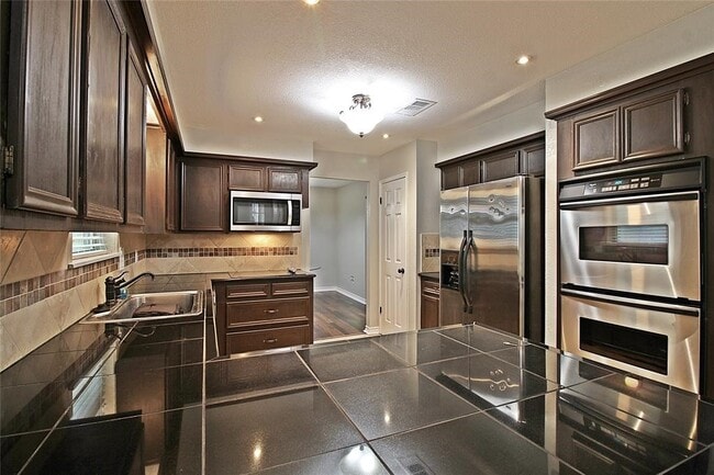Building Photo - 2074 Shadow Rock Dr
