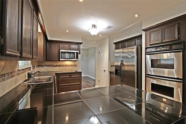 Foto del edificio - 2074 Shadow Rock Dr