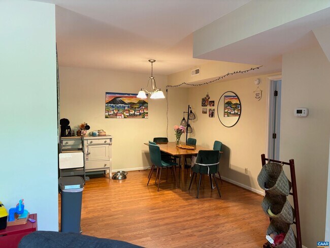 Foto del edificio - 275 Autumn Grove Ct