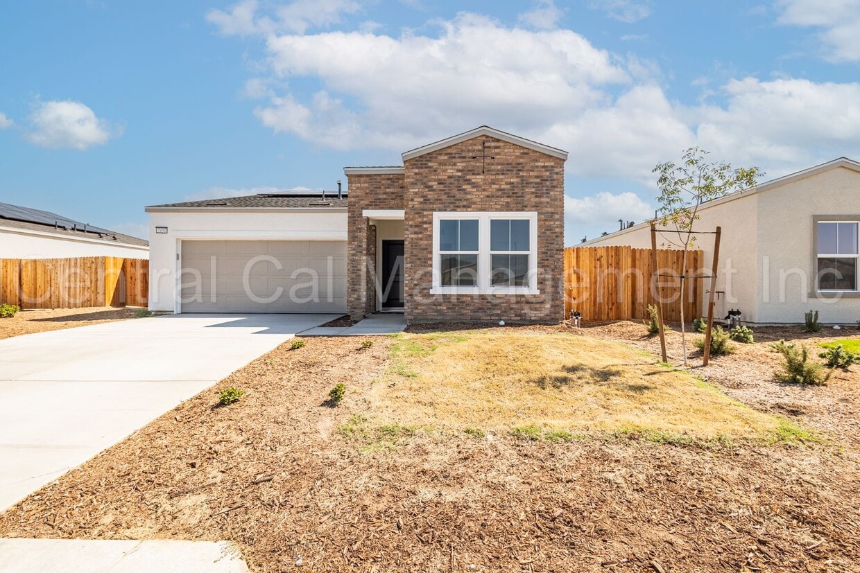 Primary Photo - 4 Bedroom, 2 Bath Home with Solar in the S...