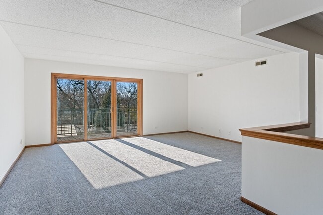 Foto del edificio - 5255 N Riversedge Terrace