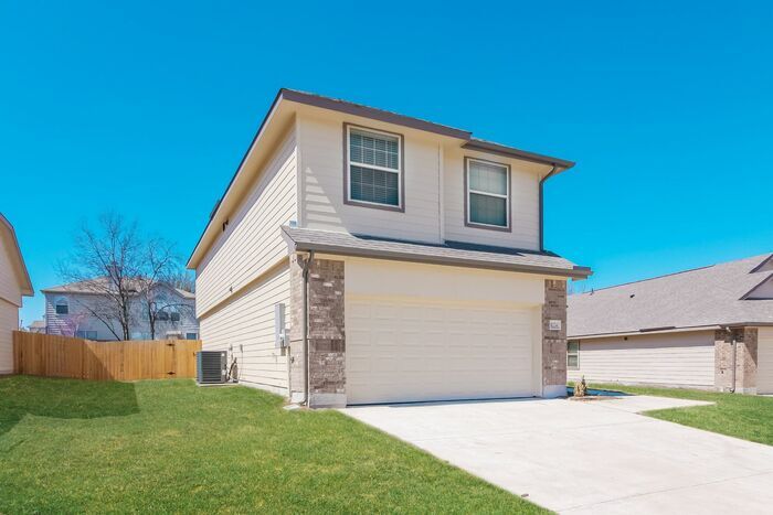 Foto del edificio - 8224 Runner Oak Ln