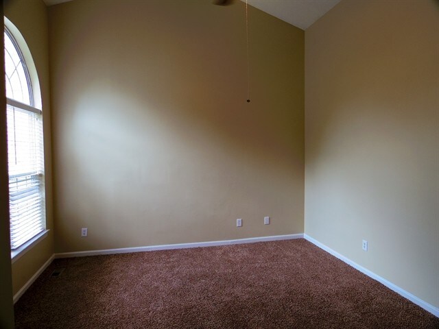 Building Photo - 215 Hickory Glen Lane