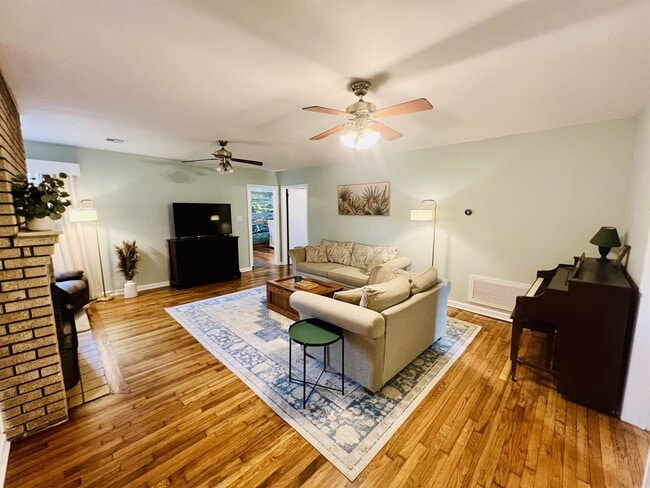 Building Photo - Furnished 3 Bed 2 Bath Home Near NAS Pensacola