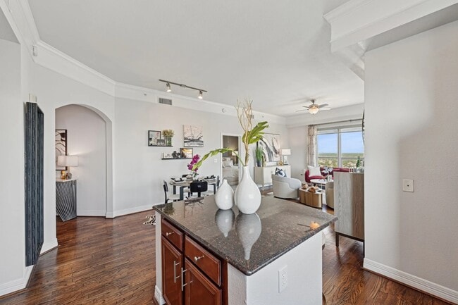 Photo - City Living with a Touch of Luxury! Apartment