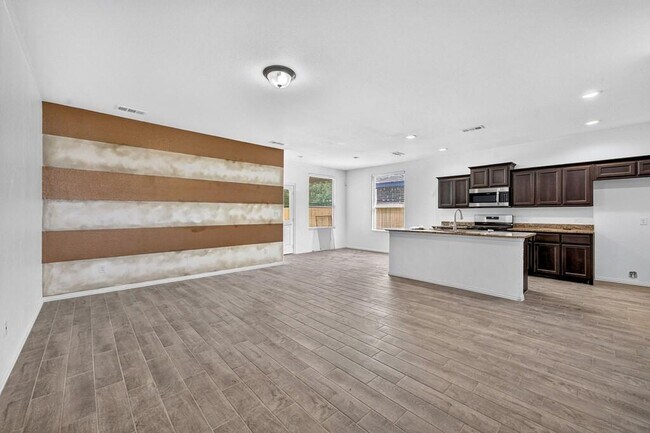 Foto del edificio - 7305 Fossell Ranch Rd