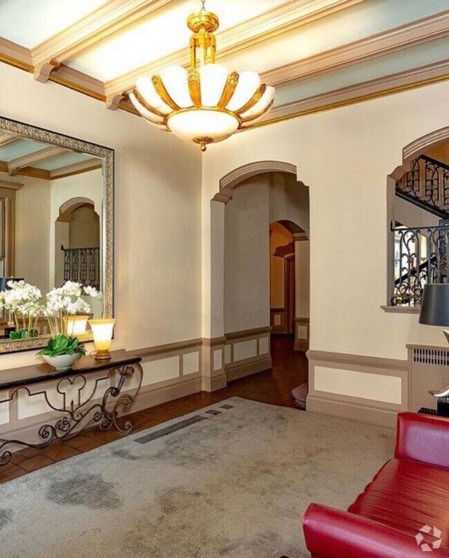 Cow Hollow Apartments for Rent with High Ceilings San Francisco, CA