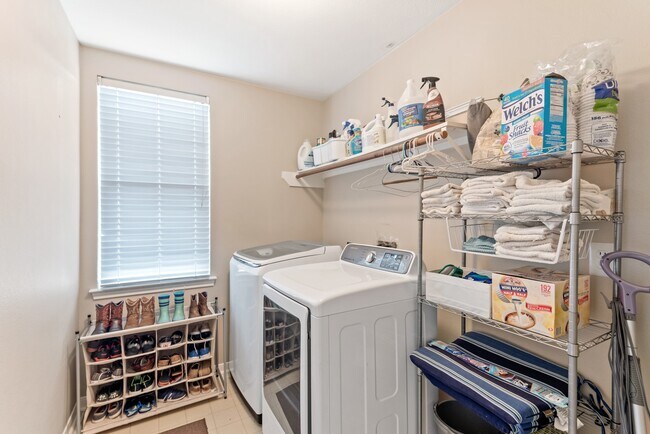 Foto del edificio - 14618 Oxwick Cir