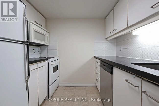 Building Photo - 38 Elm St