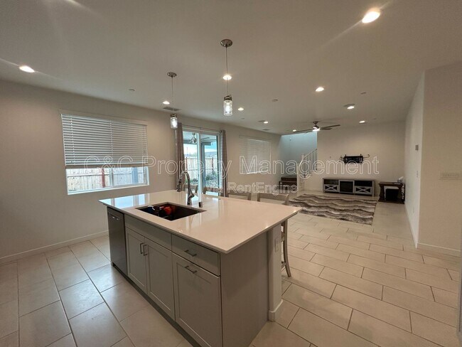 Foto del edificio - 711 Robert Ave