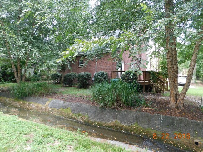 Foto del edificio - 4640 Crystal Dr